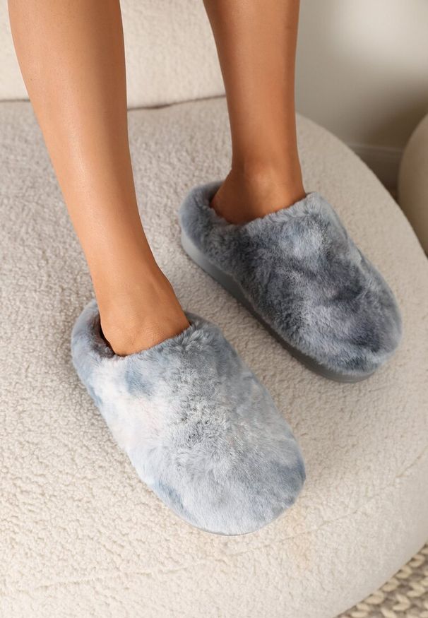 Renee - Szare Kapcie na Płaskiej Podeszwie z Futerkiem Leranna. Okazja: do domu, na co dzień. Kolor: szary. Materiał: futro. Obcas: na płaskiej podeszwie. Styl: elegancki, casual