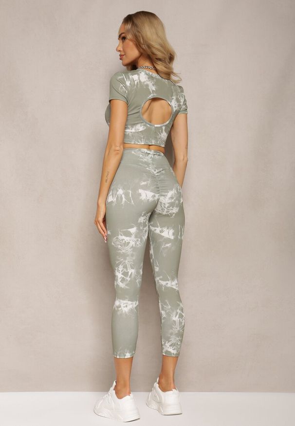 Renee - Zielony Komplet Sportowy z Printem Tie-Dye z Koszulą Cropped i Legginsami Davenia. Kolor: zielony. Wzór: nadruk
