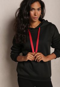 Renee - Czarna Wsuwana Bluza z Kapturem Masuze. Typ kołnierza: kaptur. Kolor: czarny. Materiał: tkanina. Sezon: zima