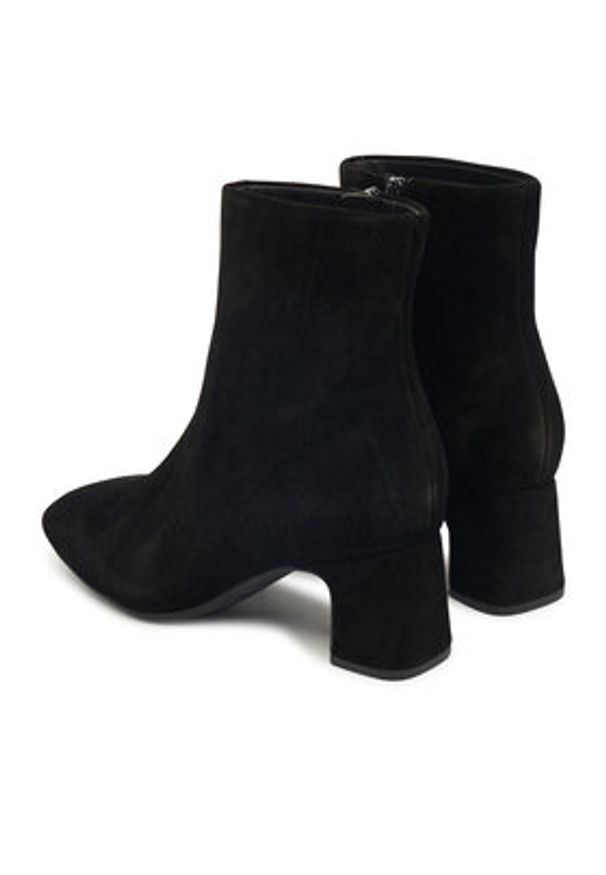 Clarks Botki Fernie Zip 26182936 Czarny. Kolor: czarny. Materiał: zamsz, skóra