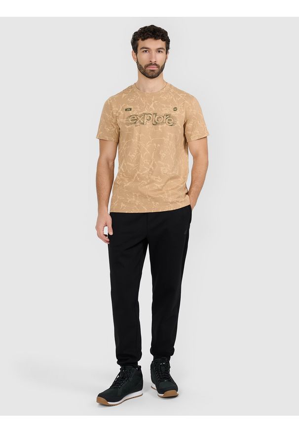 4f - 4F T-shirt regular z nadrukiem męski - beżowy M. Okazja: na co dzień. Kolor: beżowy. Materiał: bawełna, dzianina. Długość rękawa: krótki rękaw. Długość: krótkie. Wzór: nadruk. Styl: casual