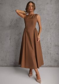 Renee - Brązowa Rozkloszowana Sukienka Koktajlowa z Bawełny z Dekoltem Łódką i Kieszeniami Fanilra. Okazja: na studniówkę, na ślub cywilny, na wesele. Typ kołnierza: dekolt w łódkę. Kolor: brązowy. Materiał: bawełna. Styl: wizytowy #1