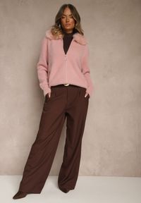 Renee - Różowy Zasuwany Kardigan z Wełną z Futerkowym Kołnierzem Asiste. Okazja: na co dzień. Kolor: różowy. Materiał: wełna. Wzór: aplikacja. Styl: casual #4