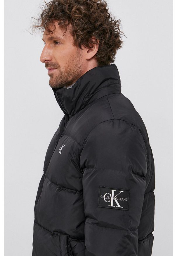 Calvin Klein Jeans - Kurtka puchowa. Okazja: na co dzień. Kolor: czarny. Materiał: puch. Styl: casual