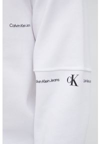 Calvin Klein Jeans Bluza męska kolor biały z nadrukiem. Okazja: na co dzień. Kolor: biały. Materiał: włókno, dzianina. Wzór: nadruk. Styl: casual #5
