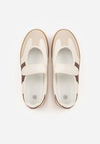 Born2be - Beżowe Tenisówki w Stylu Balerinek z Zapięciem na Rzep Talwan. Okazja: na spacer, na co dzień. Zapięcie: rzepy. Kolor: beżowy. Materiał: jeans. Styl: casual, elegancki, sportowy #8