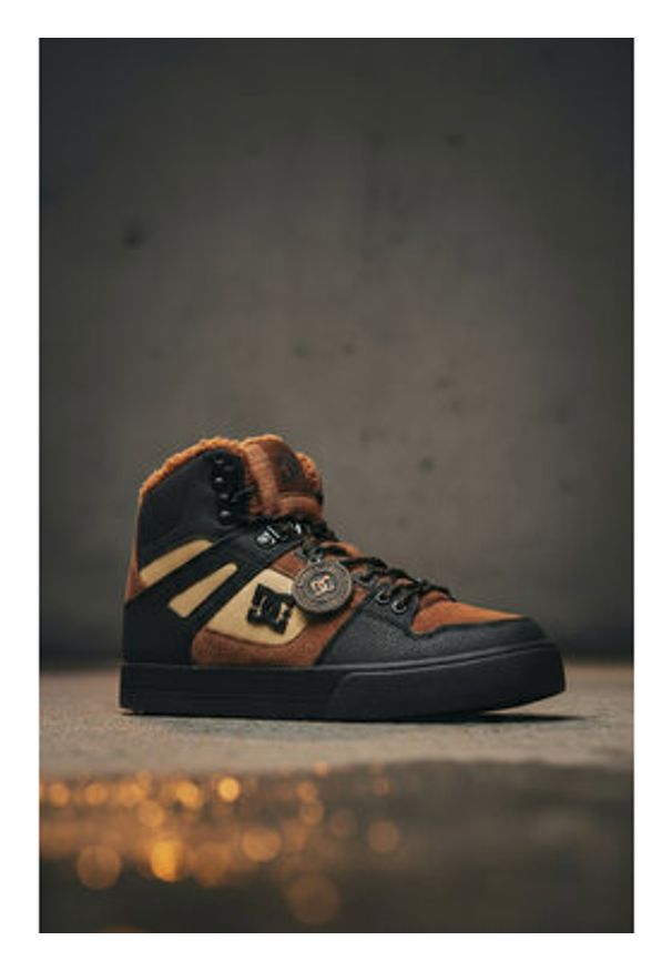 DC Sneakersy CEO-V5-10118 Brązowy. Kolor: brązowy. Materiał: skóra