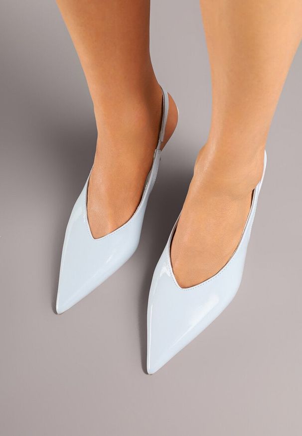 Renee - Niebieskie Lakierowane Sandały na Szpilce Typu Slingback Addoxie. Okazja: na co dzień, na spacer. Kolor: niebieski. Materiał: lakier. Obcas: na szpilce. Styl: elegancki, casual. Wysokość obcasa: średni