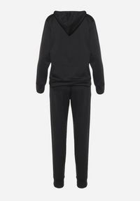 Born2be - Czarny 2-częściowy Komplet Dresowy Bluza z Kapturem Spodnie z Gumką w Pasie Regulowane Tellfana. Kolor: czarny. Materiał: dresówka #6