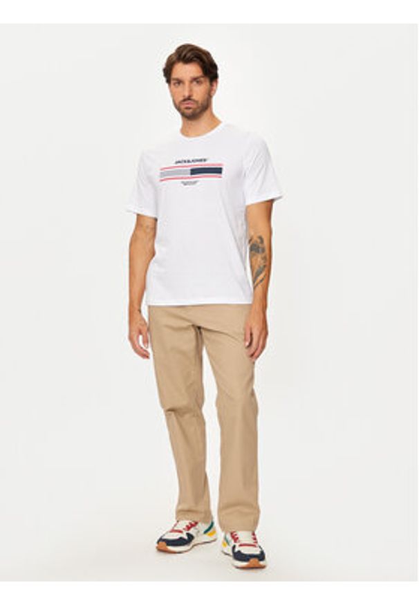 Jack & Jones - Jack&Jones T-Shirt South 12256784 Biały Standard Fit. Kolor: biały. Materiał: bawełna