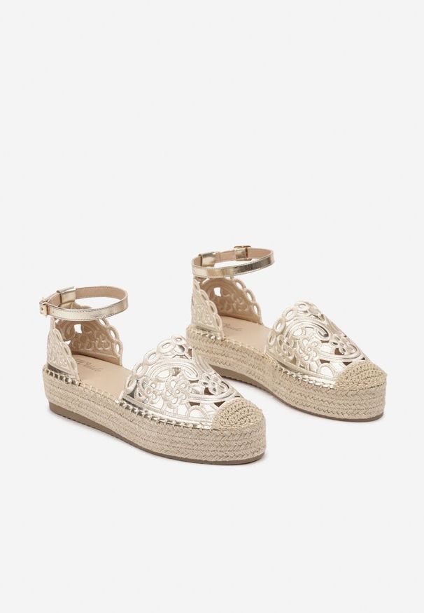 Born2be - Złote Espadryle na Grubej Podeszwie z Ażurową Cholewką Eleasel. Okazja: na co dzień. Zapięcie: sprzączka. Kolor: złoty. Materiał: jeans. Szerokość cholewki: normalna. Wzór: ażurowy. Styl: casual