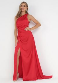 Born2be - Czerwona Asymetryczna Sukienka na Jedno Ramię z Kopertowym Dołem Emmellis. Kolor: czerwony. Typ sukienki: kopertowe, asymetryczne