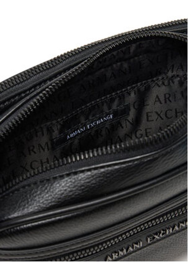 Armani Exchange Saszetka nerka XM001639 AF17205 MC105 Czarny. Kolor: czarny. Materiał: skóra