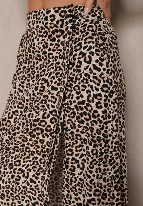 Renee - Brązowa Rozkloszowana Spódnica z Wiskozy ze Wsuwanymi Kieszeniami Koselle. Okazja: na co dzień. Kolor: brązowy. Materiał: wiskoza. Styl: elegancki, casual