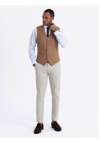 Ombre Clothing - Kamizelka męska garniturowa bez klap - karmelowa V1. Materiał: tkanina, poliester. Wzór: gładki, jednolity. Styl: elegancki #5