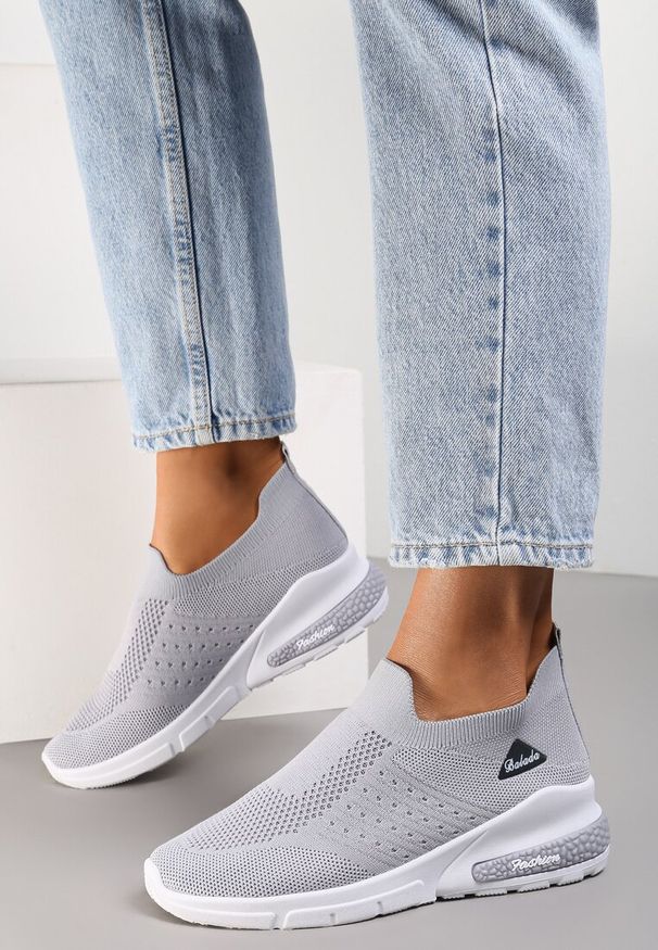 Renee - Szare Buty Sportowe Amathane. Wysokość cholewki: przed kostkę. Zapięcie: bez zapięcia. Kolor: szary. Materiał: materiał. Szerokość cholewki: normalna. Wzór: aplikacja. Obcas: na koturnie