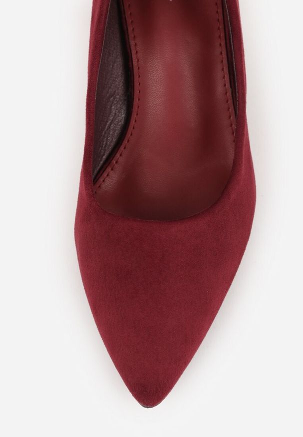 Renee - Bordowe Czółenka z Ekozamszu na Słupku z Metaliczną Lamówką Amolna. Kolor: czerwony. Obcas: na słupku. Styl: wizytowy