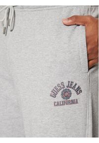 Guess Jeans Spodnie dresowe M5RB52 KCPR1 Szary Regular Fit. Kolor: szary. Materiał: bawełna