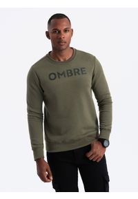 Ombre Clothing - Klasyczna bluza męska dresowa z napisem – ciemnooliwkowa V2 - Rozmiar: M. Okazja: na co dzień. Kolor: oliwkowy. Materiał: dresówka. Wzór: napisy. Styl: klasyczny #4