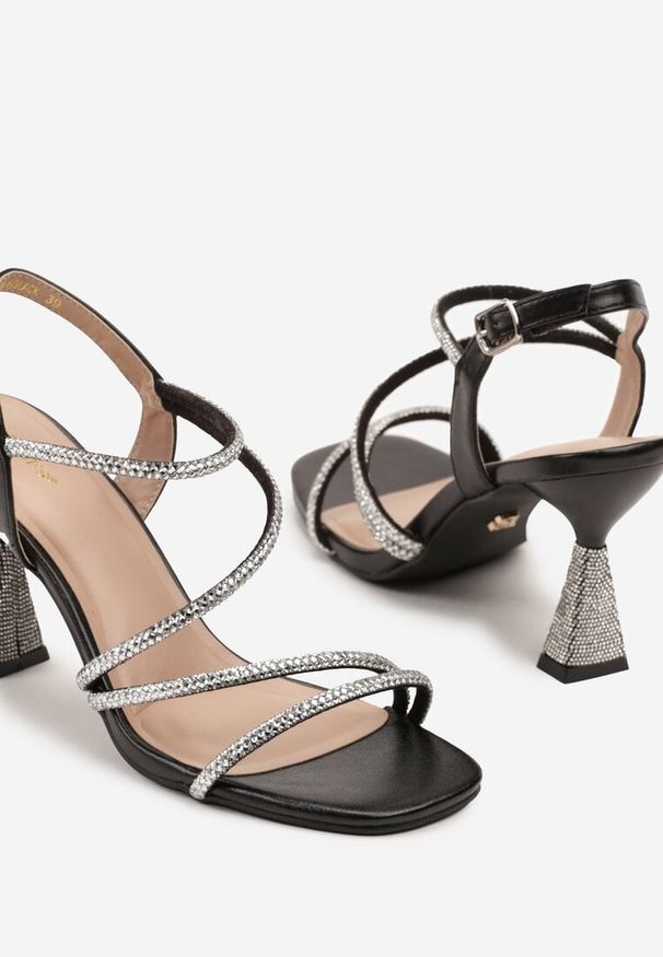Born2be - Czarne Sandały Vices na Obcasie Zdobione Cyrkoniami Galestia. Okazja: na ślub cywilny, na wesele. Zapięcie: pasek. Kolor: czarny. Materiał: jeans. Wzór: aplikacja. Obcas: na obcasie. Styl: elegancki. Wysokość obcasa: średni
