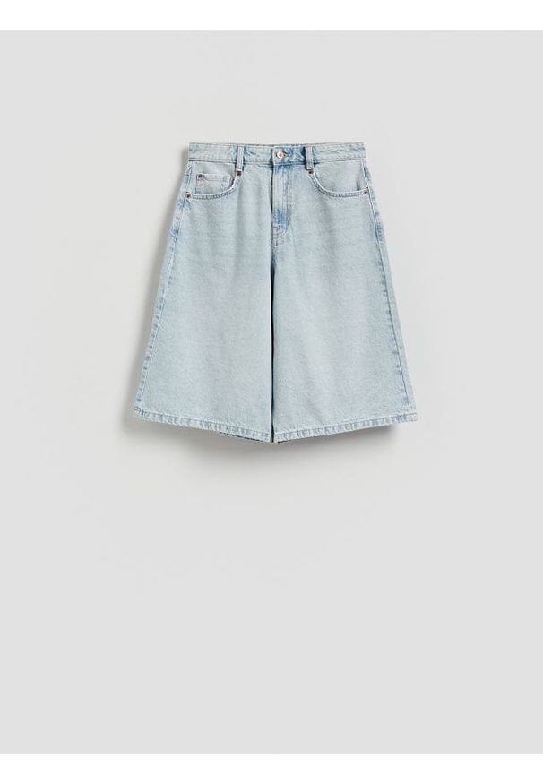 Reserved - Jeansowe szorty - niebieski. Kolor: niebieski. Materiał: jeans. Długość: długie
