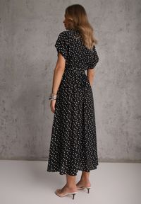 Renee - Czarna Wiskozowa Sukienka w Kropeczki o Koszulowym Kroju z Wiązanym Paskiem Jynyra. Kolor: czarny. Materiał: wiskoza. Sezon: lato. Typ sukienki: koszulowe. Styl: elegancki, retro, klasyczny #6