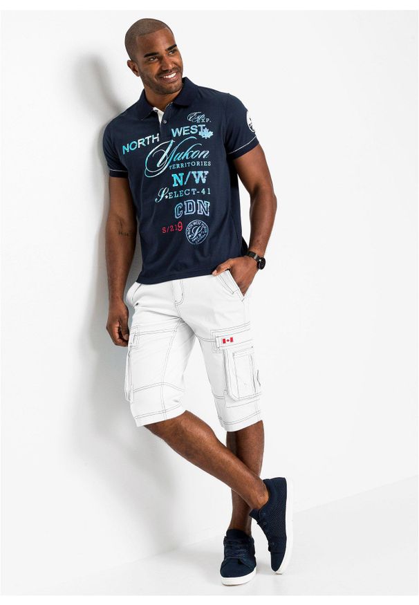 bonprix - Koszulka polo z dżerseju z krótkim rękawem. Typ kołnierza: polo. Kolor: niebieski. Materiał: jersey. Długość rękawa: krótki rękaw. Długość: krótkie. Wzór: nadruk