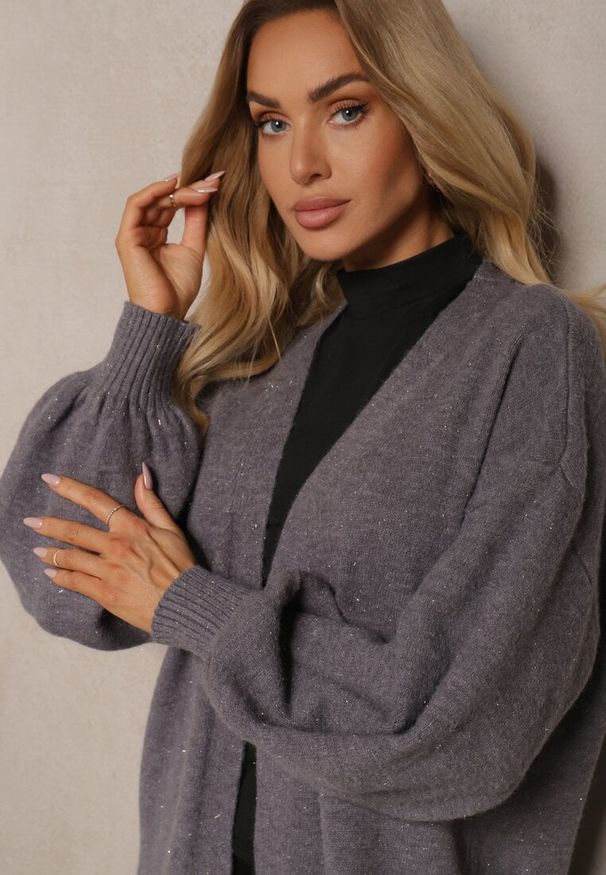 Renee - Szary Kardigan Niezapinany Ozdobiony Metaliczną Nicią Aerira. Okazja: na co dzień. Kolor: szary. Materiał: jeans. Wzór: aplikacja. Styl: casual