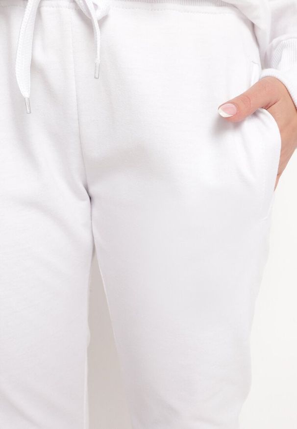 Born2be - Białe Spodnie Dresowe z Gumką w pasie i Troczkiem Halemia. Okazja: na co dzień. Kolor: biały. Materiał: dresówka. Długość: długie. Styl: sportowy, elegancki, casual