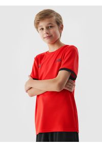 4f - Koszulka piłkarska dziecięca 4F x Robert Lewandowski - czerwona. Kolor: czerwony. Materiał: materiał. Długość rękawa: krótki rękaw. Wzór: nadruk. Sezon: lato. Styl: sportowy, młodzieżowy