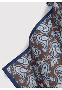 Pako Lorente - PAKO LORENTE – Brązowa poszetka paisley. Kolor: brązowy. Materiał: poliester. Wzór: paisley