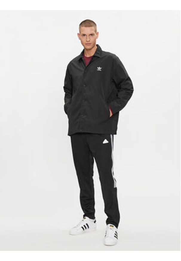 Adidas - adidas Kurtka przejściowa Coach IA6371 Czarny Regular Fit. Kolor: czarny. Materiał: syntetyk