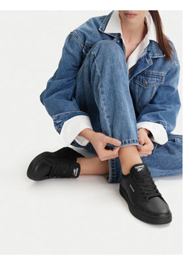 Reebok Sneakersy C-COURT CLEAN 100074382 W Czarny. Kolor: czarny. Materiał: syntetyk