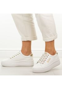 Białe trampki damskie Lee Cooper 4478. Okazja: na co dzień. Nosek buta: okrągły. Zapięcie: sznurówki. Kolor: biały. Materiał: tkanina. Sezon: wiosna, lato. Obcas: na platformie. Styl: casual, klasyczny, elegancki #1