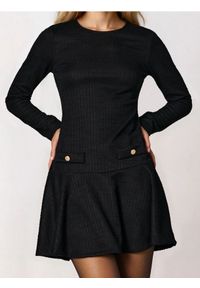 Sinsay - Rozkloszowana sukienka mini - czarny. Kolor: czarny. Długość: mini #1
