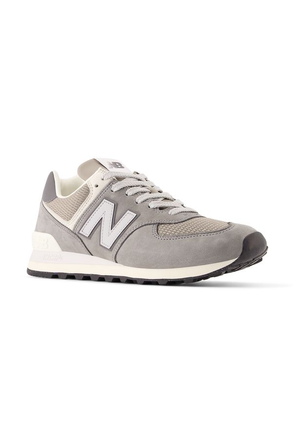 Buty unisex New Balance U574SNV – szare. Okazja: na co dzień, na spacer. Kolor: szary. Materiał: syntetyk, guma, zamsz, materiał, jeans. Szerokość cholewki: normalna. Sezon: lato. Obcas: na płaskiej podeszwie. Model: New Balance 574. Sport: turystyka piesza