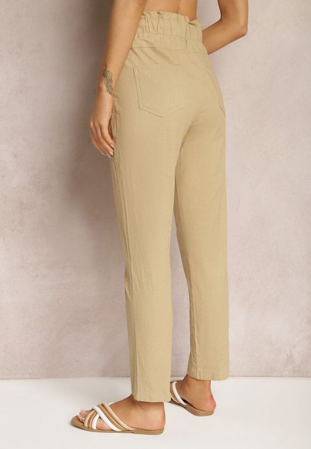Renee - Beżowe Spodnie High Waist ze Sznurkami i Guzikami Arifea. Okazja: na co dzień. Stan: podwyższony. Kolor: beżowy. Styl: casual