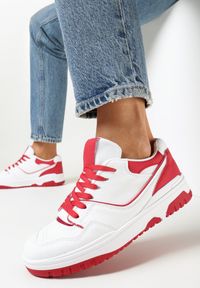 Born2be - Biało-Czerwone Sznurowane Sneakersy na Płaskiej Podeszwie Mefin. Nosek buta: okrągły. Zapięcie: sznurówki. Kolor: biały. Materiał: materiał. Sezon: wiosna, jesień. Obcas: na płaskiej podeszwie. Wysokość obcasa: niski #2