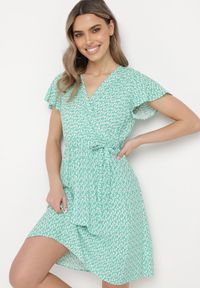 Born2be - Zielona Sukienka z Kopertowym Dekoltem Wiązanym Paskiem i Gumką w Talii z Wiskozy Canbra. Kolor: zielony. Materiał: wiskoza. Sezon: lato. Typ sukienki: kopertowe #6