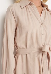 Born2be - Beżowa Koszulowa Sukienka z Bawełny Zapinana na Guziki z Materiałowym Paskiem i Koronką Uzilara. Kolor: beżowy. Materiał: bawełna, koronka, materiał. Długość rękawa: długi rękaw. Wzór: koronka. Typ sukienki: koszulowe. Styl: klasyczny #3