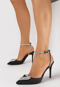 Born2be - Czarne Błyszczące Sandały na Szpilce z Ozdobnym Serduszkiem i Cyrkoniami Vifranc. Kolor: czarny. Wzór: aplikacja. Obcas: na szpilce. Styl: wizytowy #1