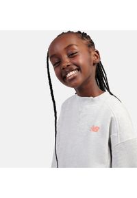 Bluza dziecięca New Balance LAKG0205AHH – szara. Kolor: szary. Materiał: bawełna, poliester. Wzór: napisy. Styl: sportowy #4