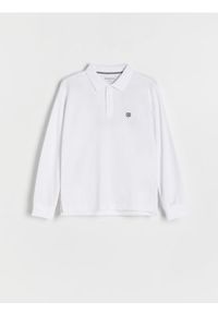 Reserved - Longsleeve z haftem - biały. Typ kołnierza: polo. Kolor: biały. Materiał: bawełna, dzianina. Długość rękawa: długi rękaw. Wzór: haft