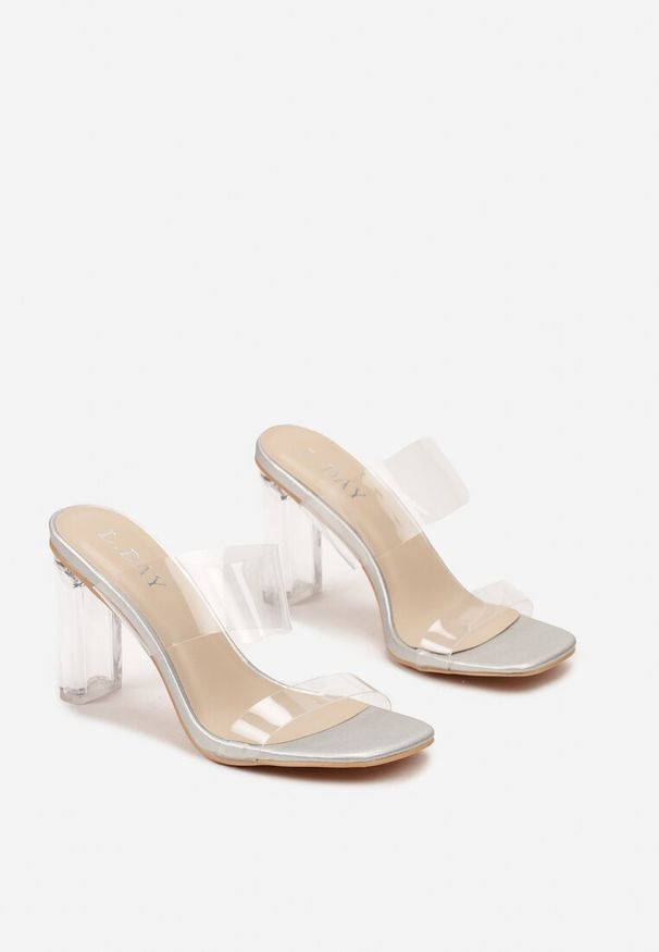 Renee - Srebrne Klapki na Transparentnym Obcasie z Silikonowym Paskiem Aserena. Kolor: srebrny. Obcas: na obcasie. Wysokość obcasa: średni