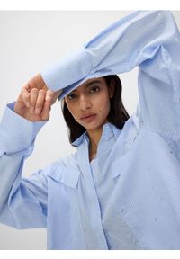 Reserved - Krótka koszula z aplikacjami ze strasu - jasnoniebieski. Kolor: niebieski. Materiał: bawełna, tkanina. Długość: krótkie. Wzór: aplikacja #1
