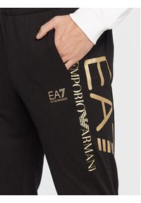 EA7 Emporio Armani Spodnie dresowe 6LPP80 PJFGZ 0208 Czarny Regular Fit. Kolor: czarny. Materiał: bawełna, dresówka