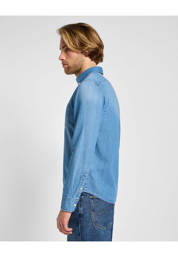Lee - LEE MĘSKA KOSZULA JEANSOWA BUTTON DOWN Bueller 112355641 L880008566. Typ kołnierza: button down. Materiał: jeans