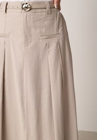 Born2be - Beżowa Wiskozowa Spódnica o Rozkloszowanym Kroju z Plisami i Paskiem Rolea. Okazja: na co dzień. Kolor: beżowy. Materiał: wiskoza. Styl: casual, elegancki, klasyczny #8