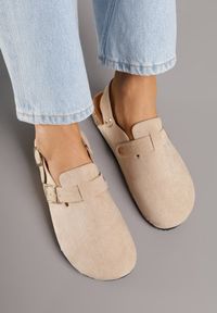 Renee - Beżowe Sandały Typu Chodaki z Klamrami Silvermore. Okazja: na co dzień. Zapięcie: klamry. Kolor: beżowy. Materiał: skóra, jeans. Styl: casual, street #8