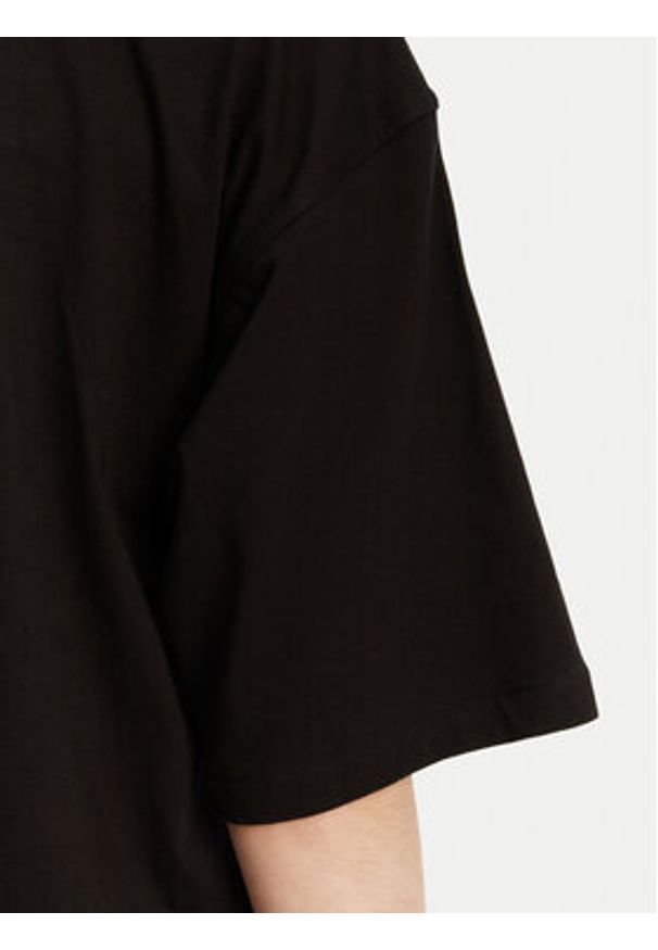 Calvin Klein Jeans T-Shirt LV047B827G Czarny Relaxed Fit. Kolor: czarny. Materiał: bawełna